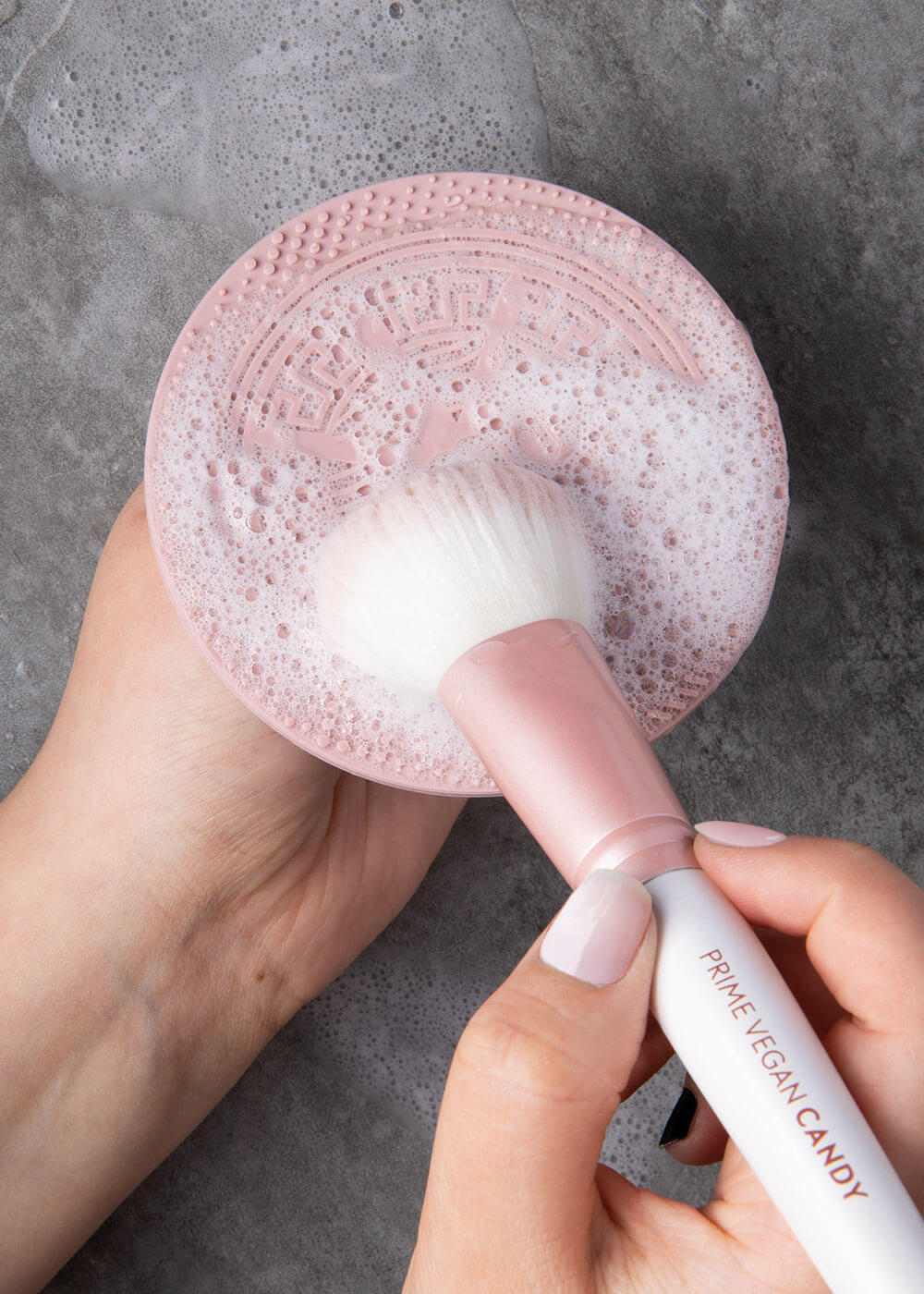 – Brush Cosmetics Cleansing Pad Luvia